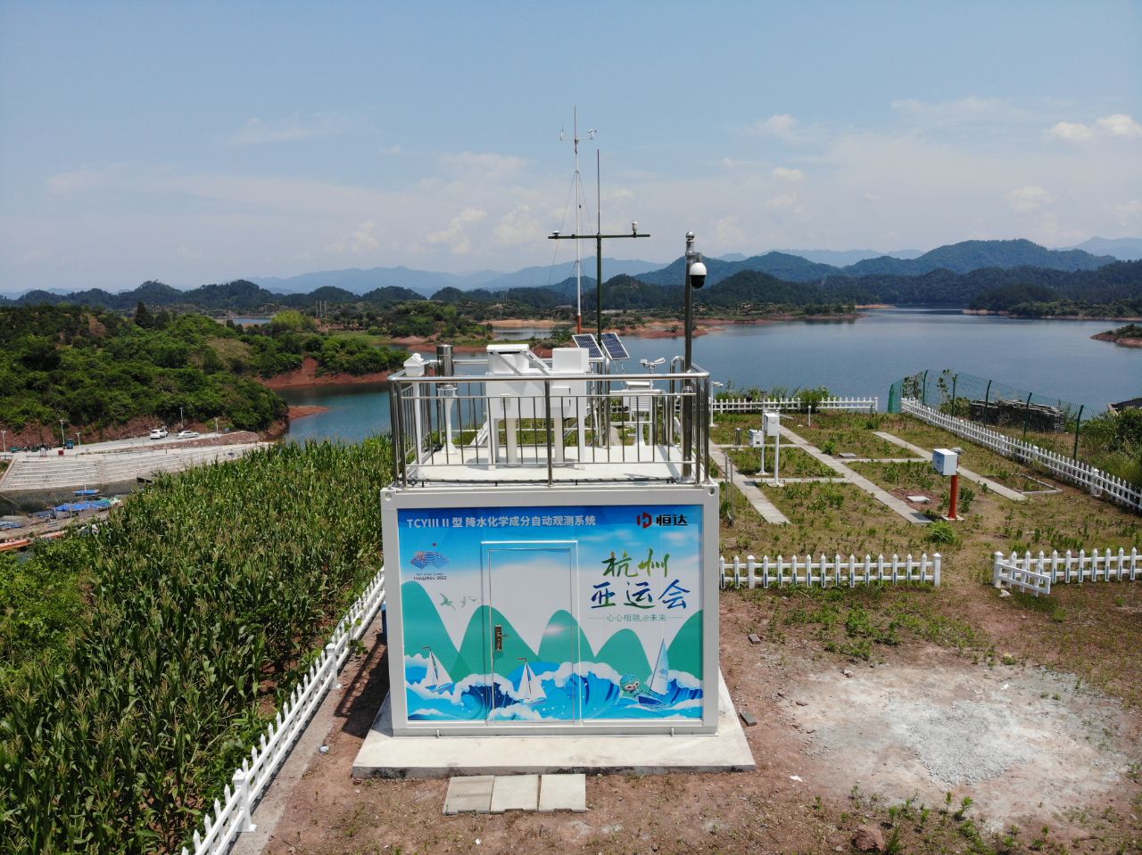 千島湖降水化學(xué)成分自動(dòng)觀測(cè)系統(tǒng)2.jpg 千島湖降水化學(xué)成分自動(dòng)觀測(cè)系統(tǒng)2.jpg